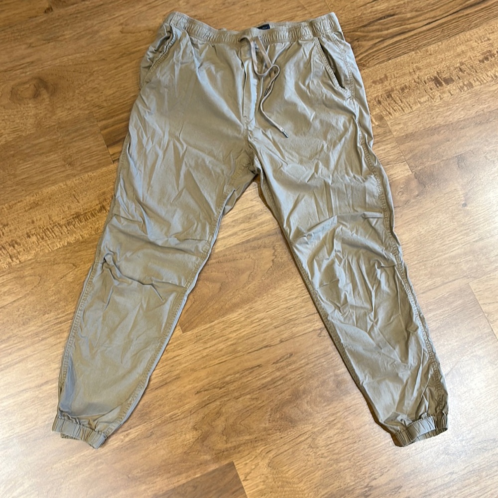 American Eagle Jogger khakis